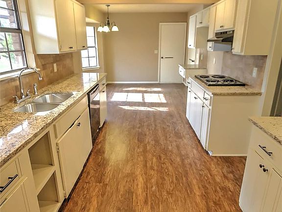 5th image of 2509 E Dallas St