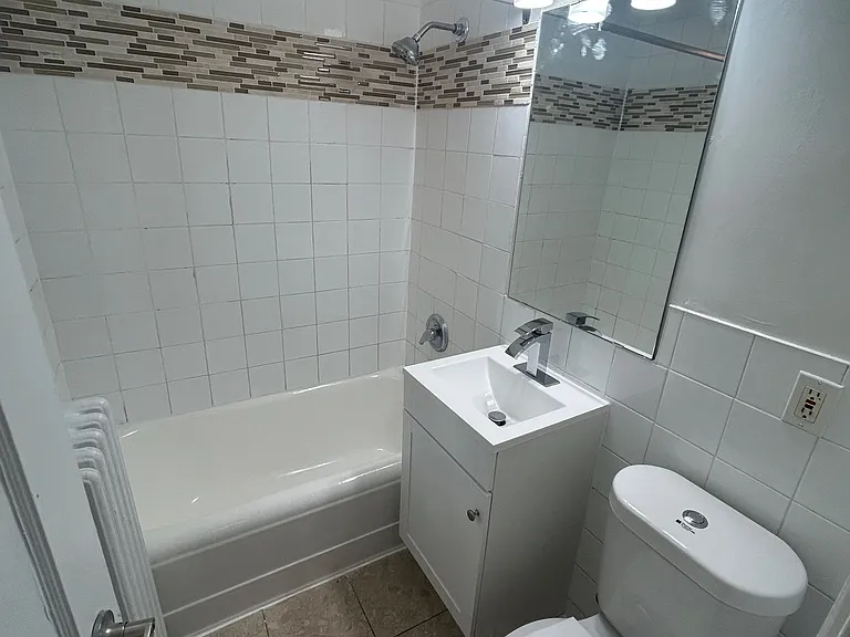 166 Eastbourne Ave #42 — Photo 6