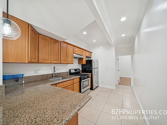 4th image of 6680 De Longpre Ave #6680B