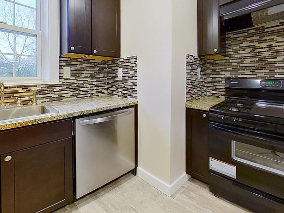 3rd image of 491 Plymouth St #1