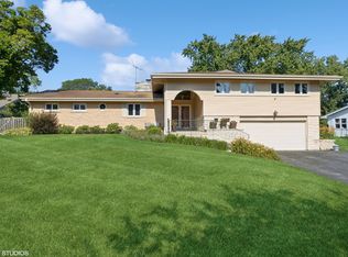 1142 N Perry Dr, Palatine, IL 60067