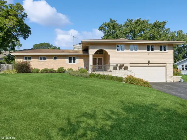 1142 N Perry Dr, Palatine, IL 60067