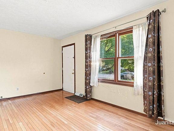 5th image of 3675 Bluebird Ave SW
