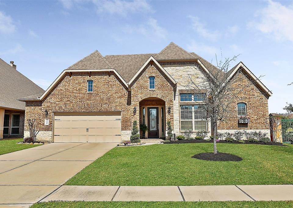 Welcome to the Legends, a gated section in the master planned community of Gleannloch Farms. Stunning brick and stone faÃ§ade with double wide driveway to 2.5 car garage. 16 SEER A/C,R-13 exterior walls,R-19/R30 fiberglass insulation in ceiling areas