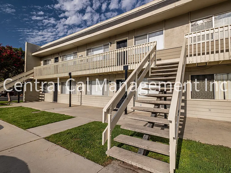 4008 Fishering Drive — Photo 2