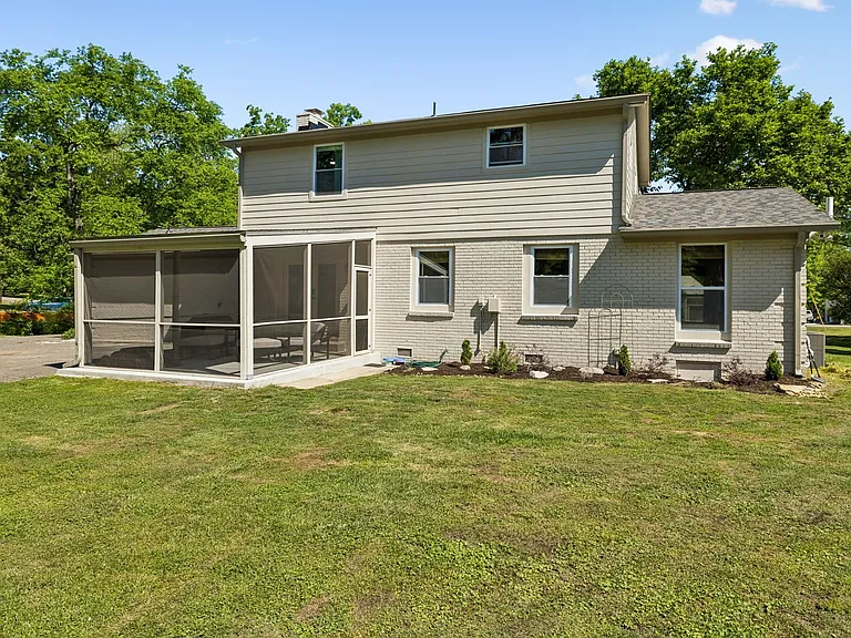 8013 Wikle Rd E — Photo 27