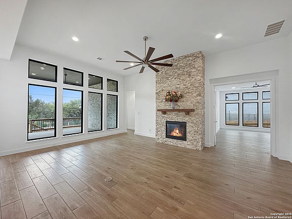 4th image of 105 Barton Creek