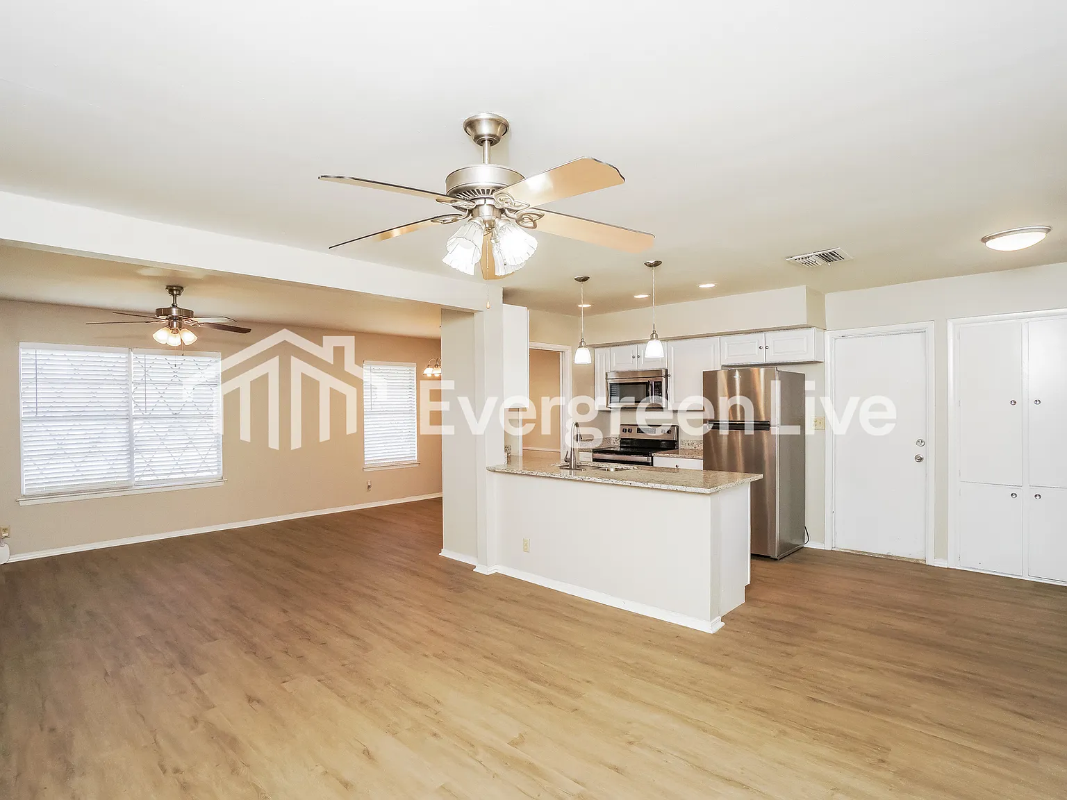 3 bed, 2.0 bath, 1265 sqft, $1,345 — Photo 2