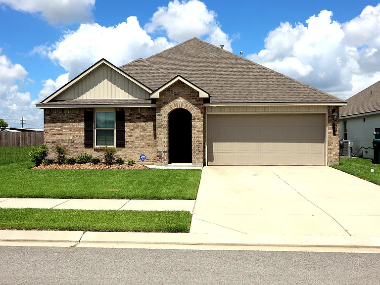 109 Lake Ridge Dr — Photo 1