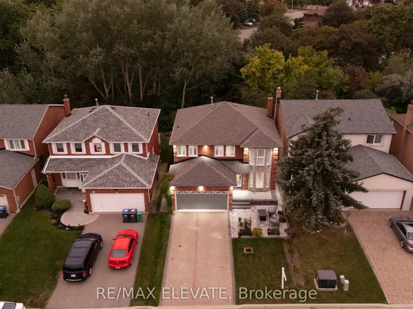 4242 Petersburg Cres, Mississauga, ON L4Z 2T3