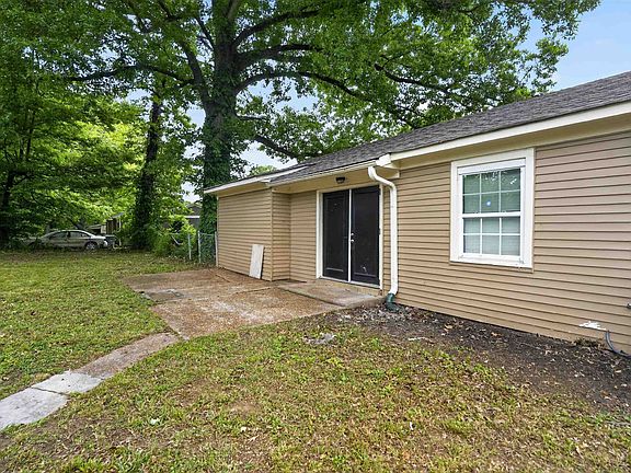 5th image of 2328 Millbrook Ave