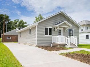 211 E 2nd St, Washington, IA 52353