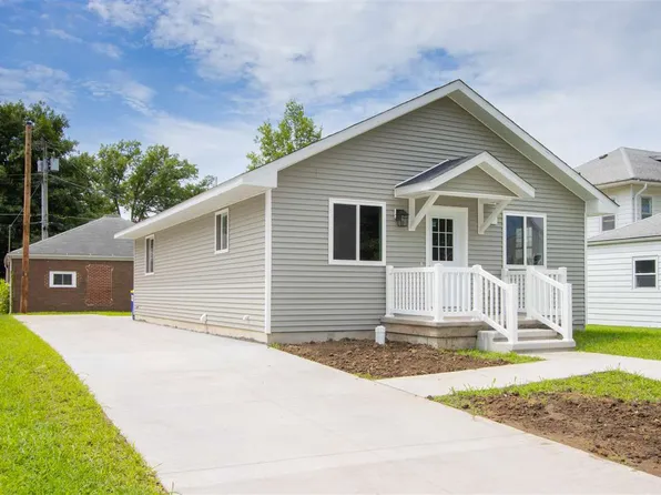 211 E 2nd St, Washington, IA 52353