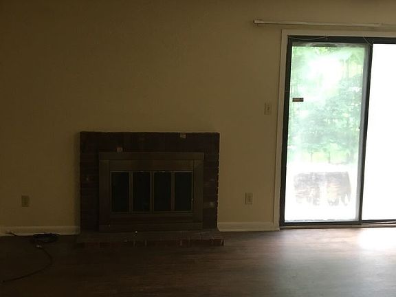 5th image of 225 D Village Ln