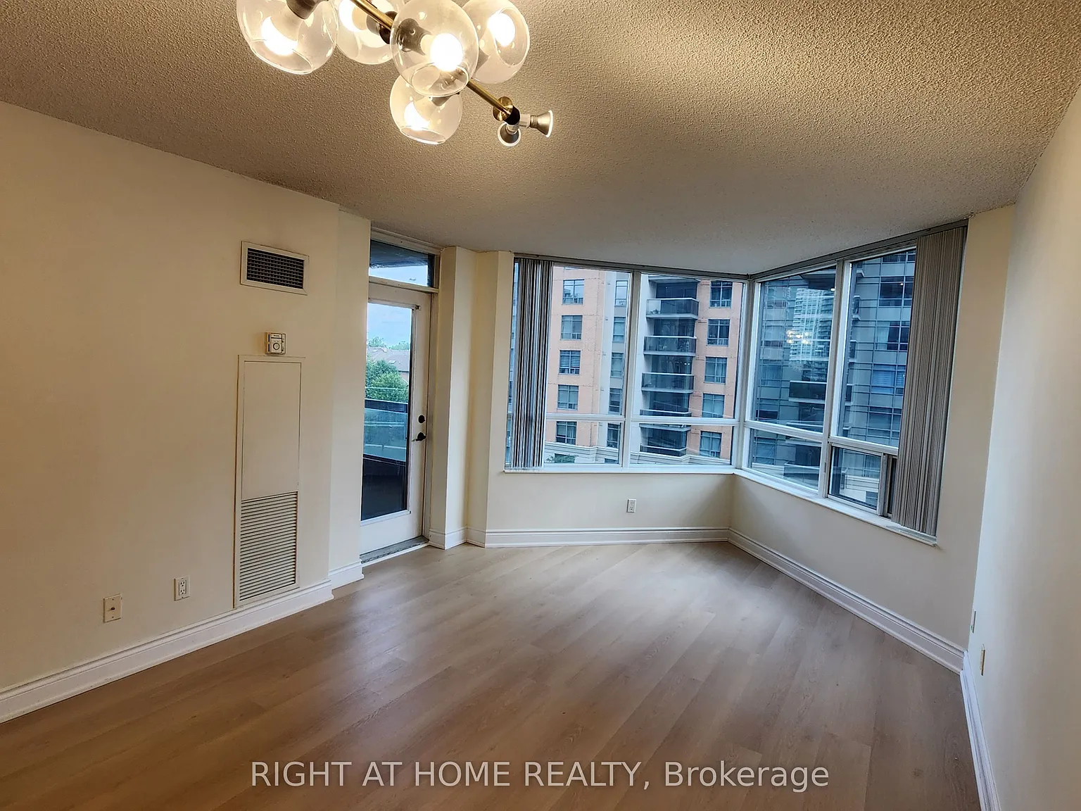 2 bed, $2,450 — Photo 4