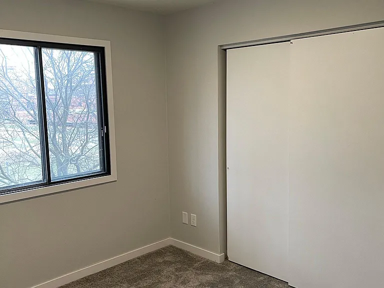 132 N Dodge St #6 — Photo 9