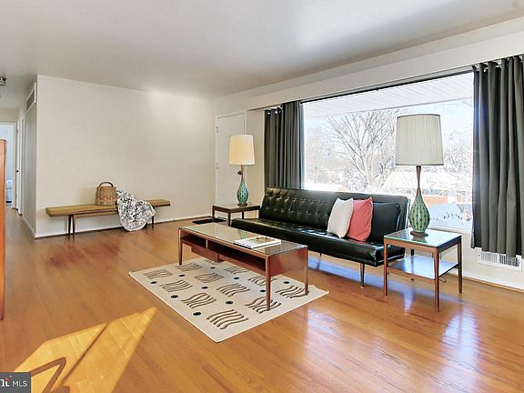 4th image of 4010 Justine Dr