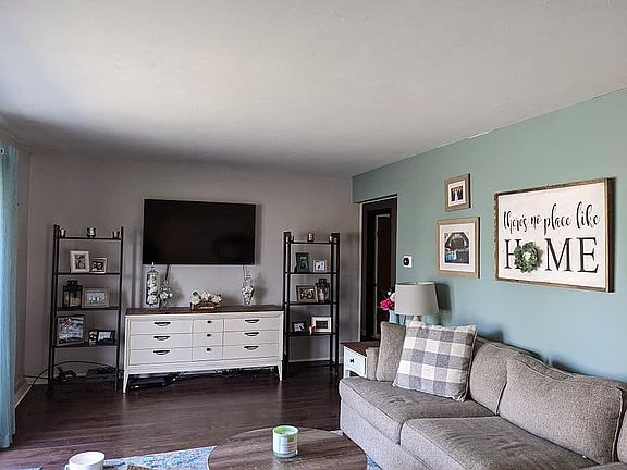 4th image of 1020 E Colonial Park Dr