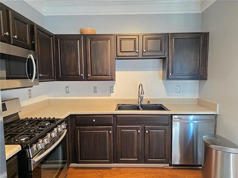 1208 Charleston Ct — Photo 7