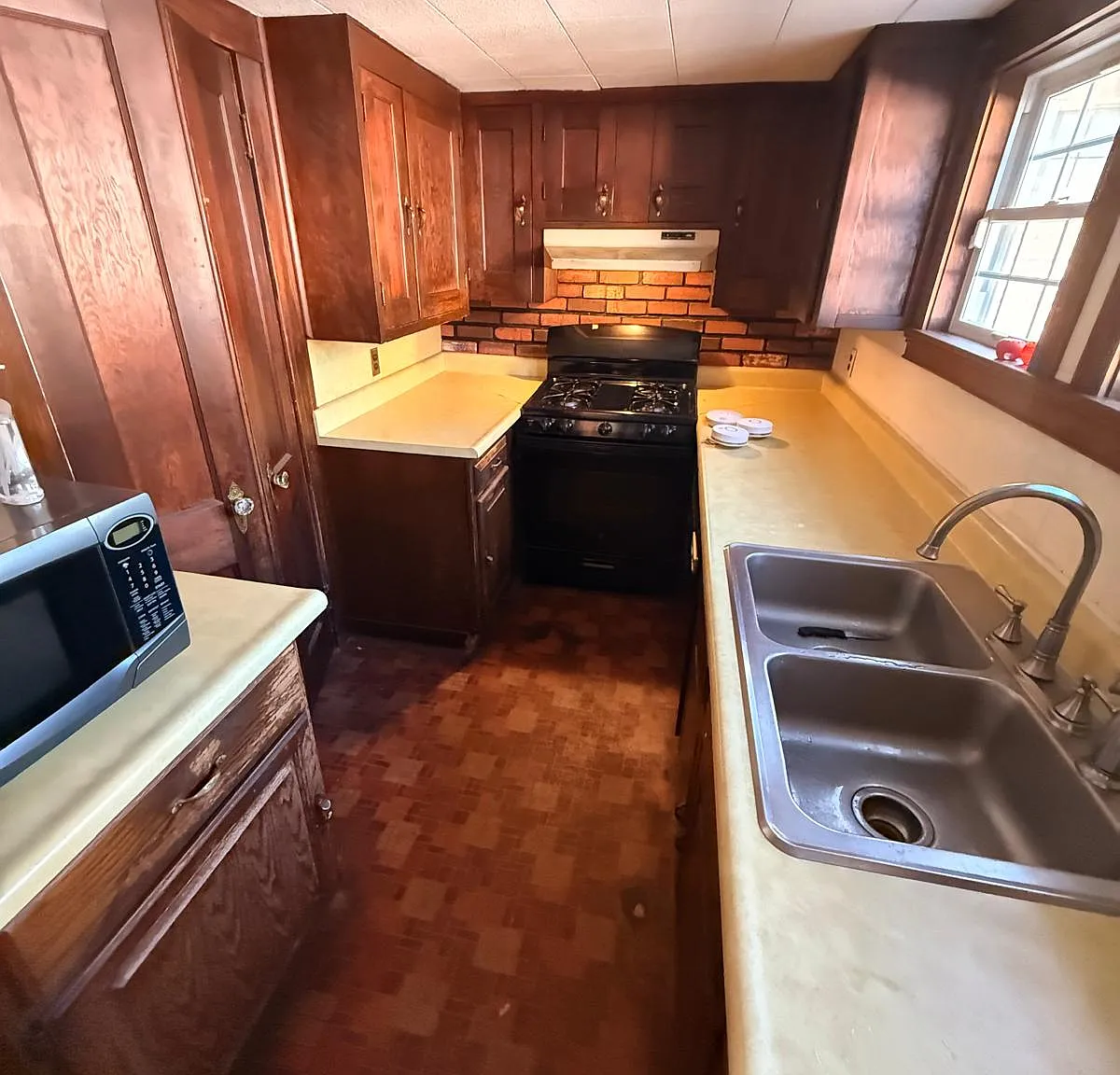 4 bed, 1284 sqft, $2,300 — Photo 2