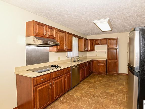4th image of 210 Woodbine Dr