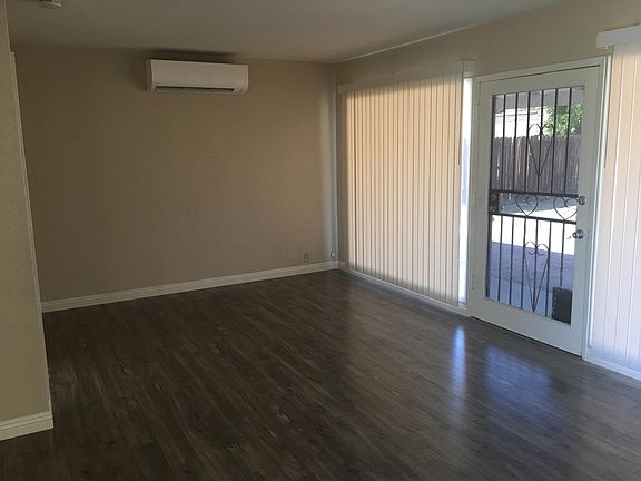 5th image of 13735 Oak St