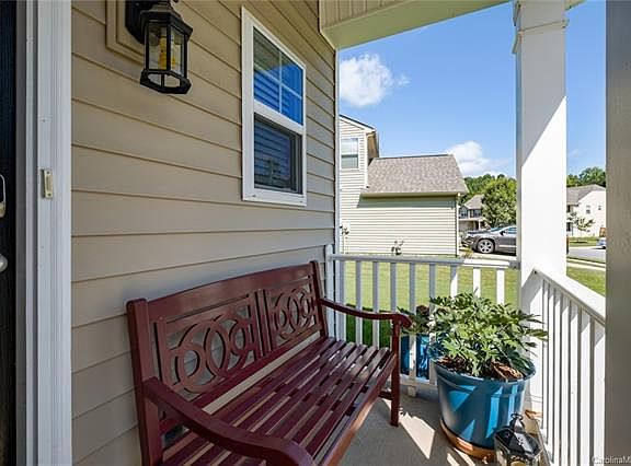 4th image of 425 Augustus Ln