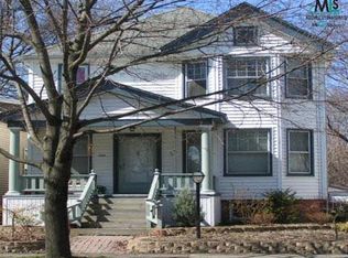 1085 Lakepointe St, Grosse Pointe, MI 48230