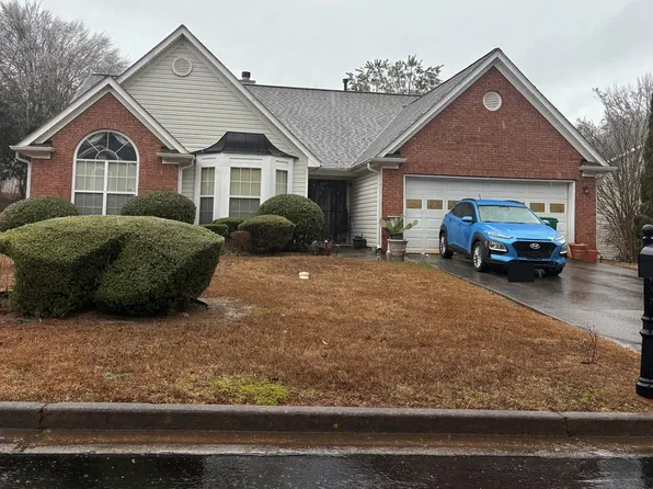 5792 Lakeview Cir, Lithonia, GA 30058