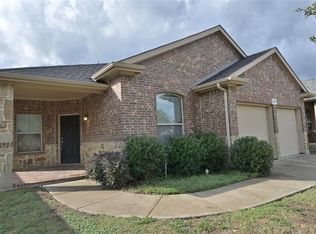 655 Alexander St, Grand Prairie, TX 75051