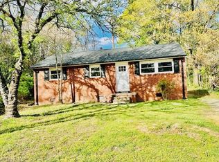 5 Ross Ct, Greensboro, NC 27401
