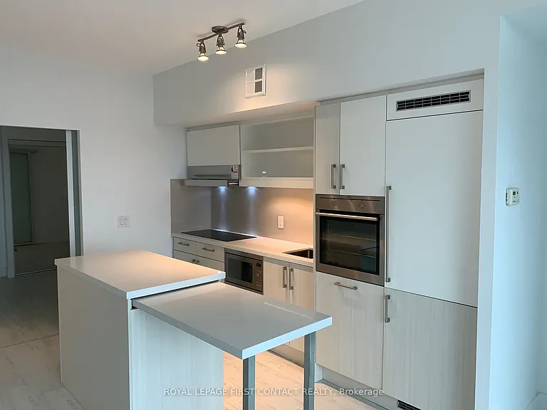 39 Sherbourne St #901 — Photo 8