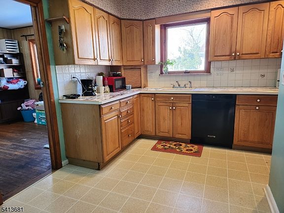 4th image of 743 Boyd Rd