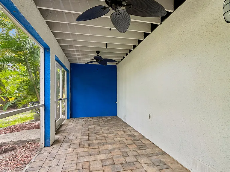 1st floor screened lanai