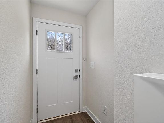 4th image of 1747 Ark Royal Rd