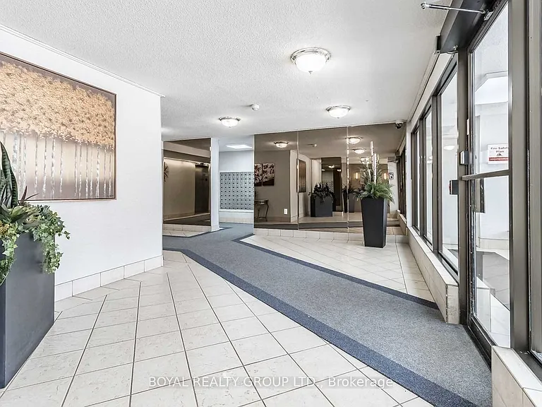 18 Knightsbridge Rd #303 — Photo 3