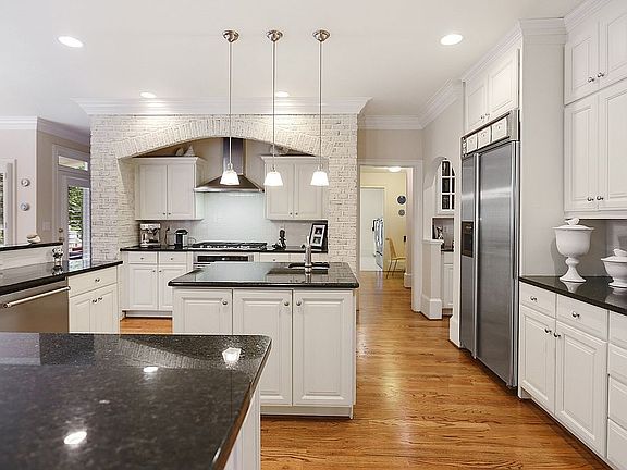 5th image of 4483 Belvedere Pl SE