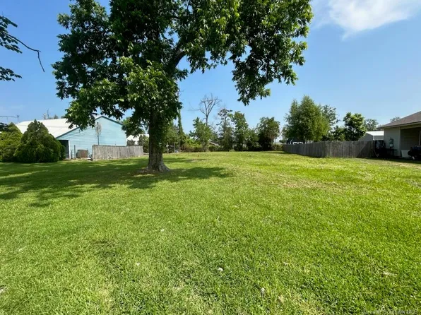 River Oaks Dr, Westlake, LA 70669