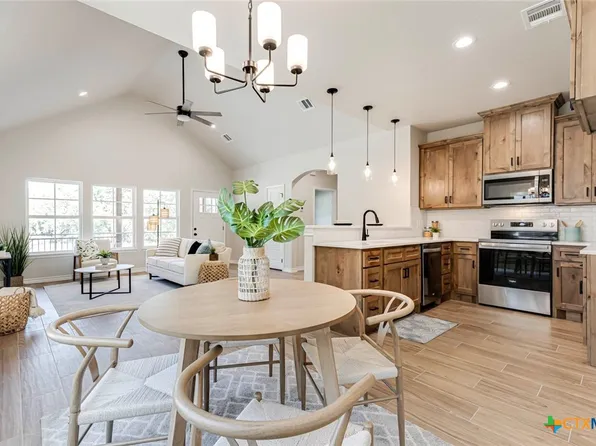 1420 Canyon Bnd, Canyon Lake, TX 78133