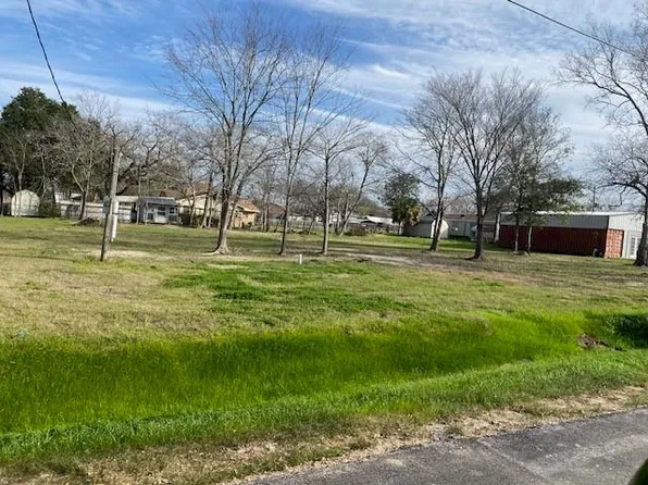 Plum St, Bedias, TX 77831