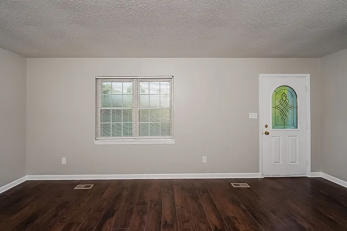 845 Twin Ridge Dr — Photo 3