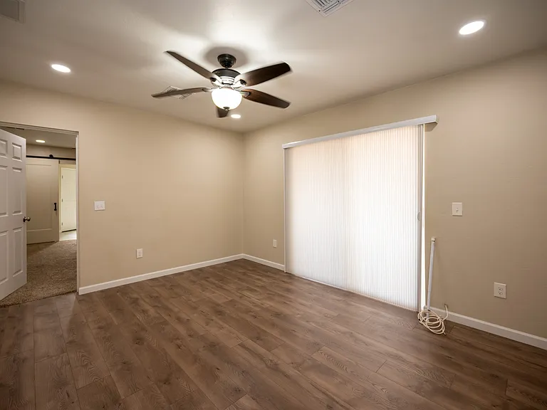 2217 E Silver St — Photo 10