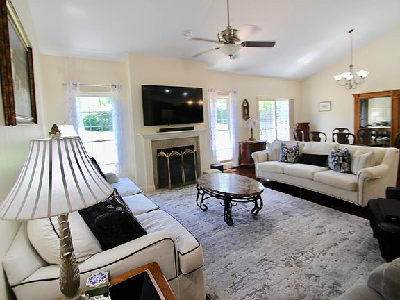 5th image of 2402 W Chandler Ct