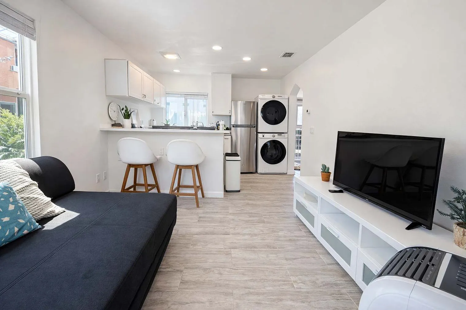 1 bed, 1.0 bath, 365 sqft, $4,415 — Photo 2