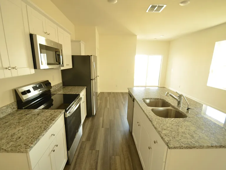 870 Barnacle Ct — Photo 3