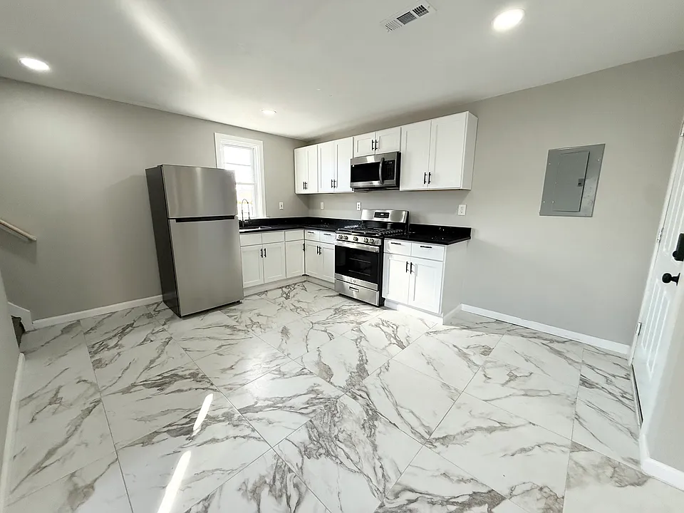 41 Howe St #2