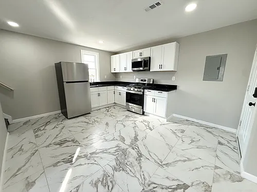 41 Howe St #2 Photo 1
