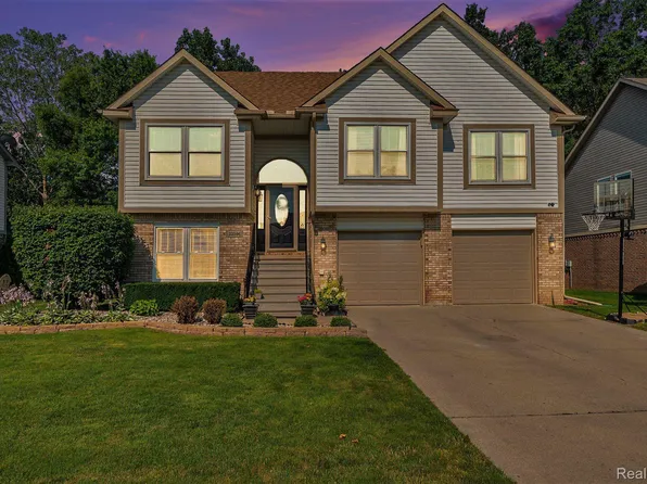 23596 Lori Dr, Flat Rock, MI 48134