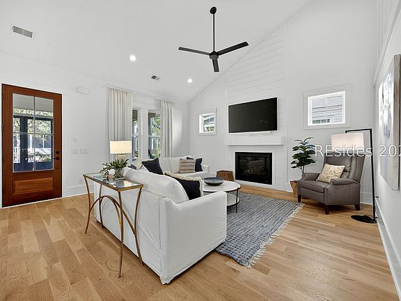 3rd image of 19 Snipe Ln