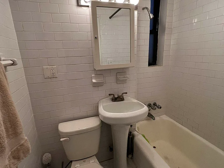 417 E 72nd St #4A — Photo 3